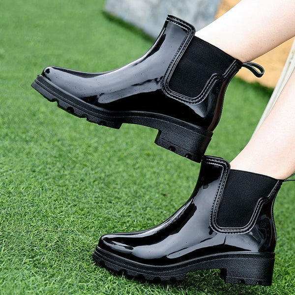 2018 new fashion quality lady PVC rubber shoes warm rain boots bright