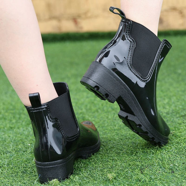 2018 new fashion quality lady PVC rubber shoes warm rain boots bright