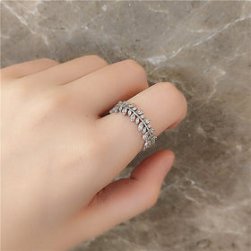 Exquisite Feather Ring